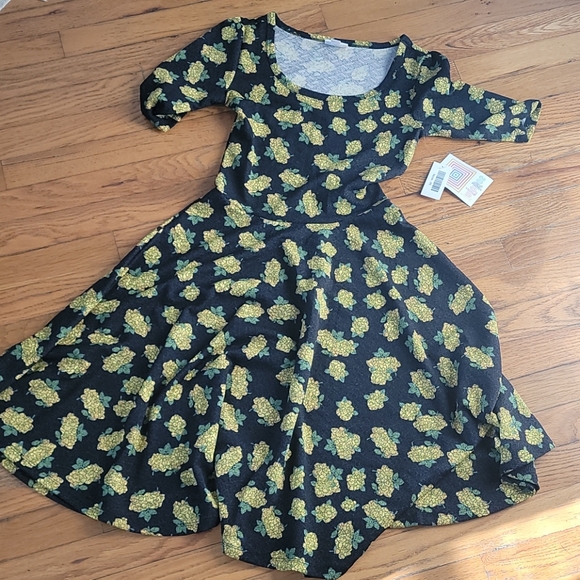 LuLaRoe Dresses & Skirts - LuLaRoe fit and flare dress floral print XS Nicole